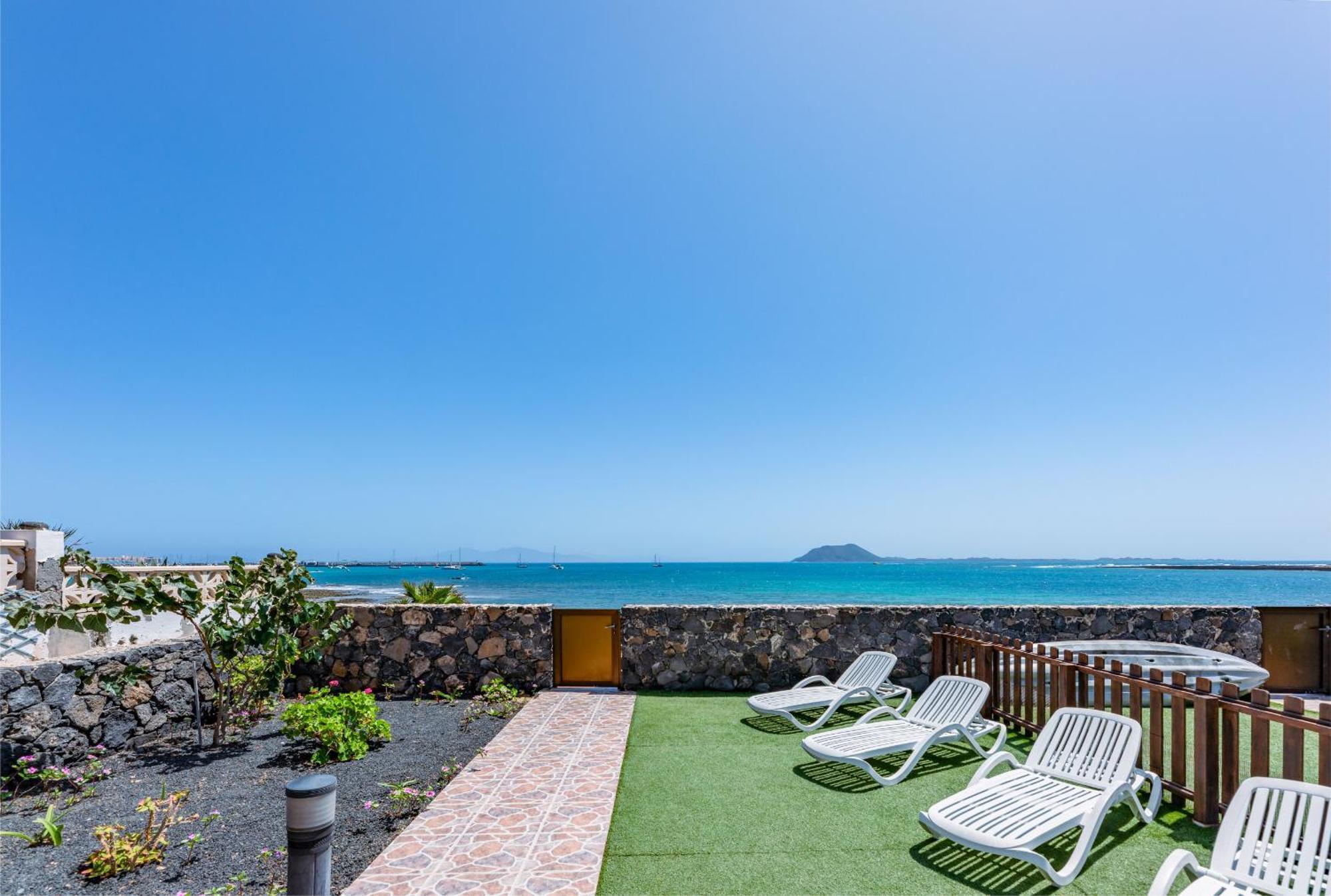 Villa Marina I Beachfront Corralejo By Holidays Home Exterior photo